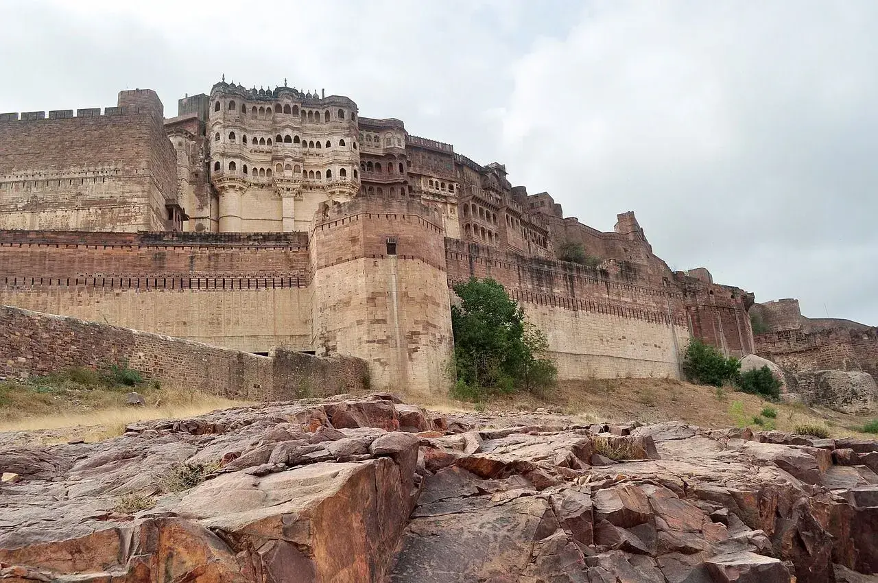 Entering Jodhpur by road with Mehrangarh Fort view.