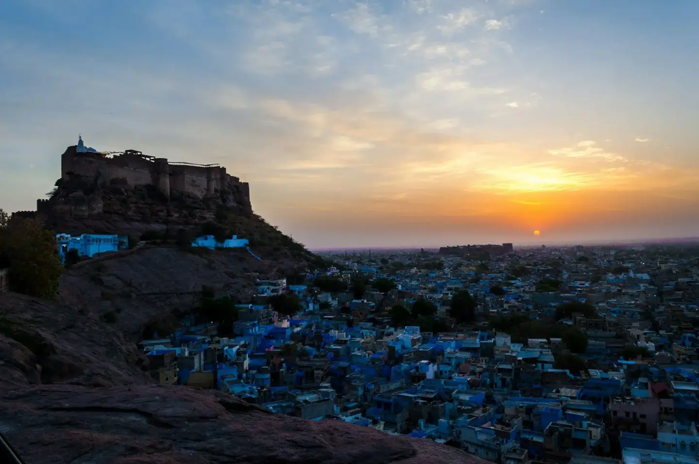Entering Jodhpur by road with Mehrangarh Fort in view.