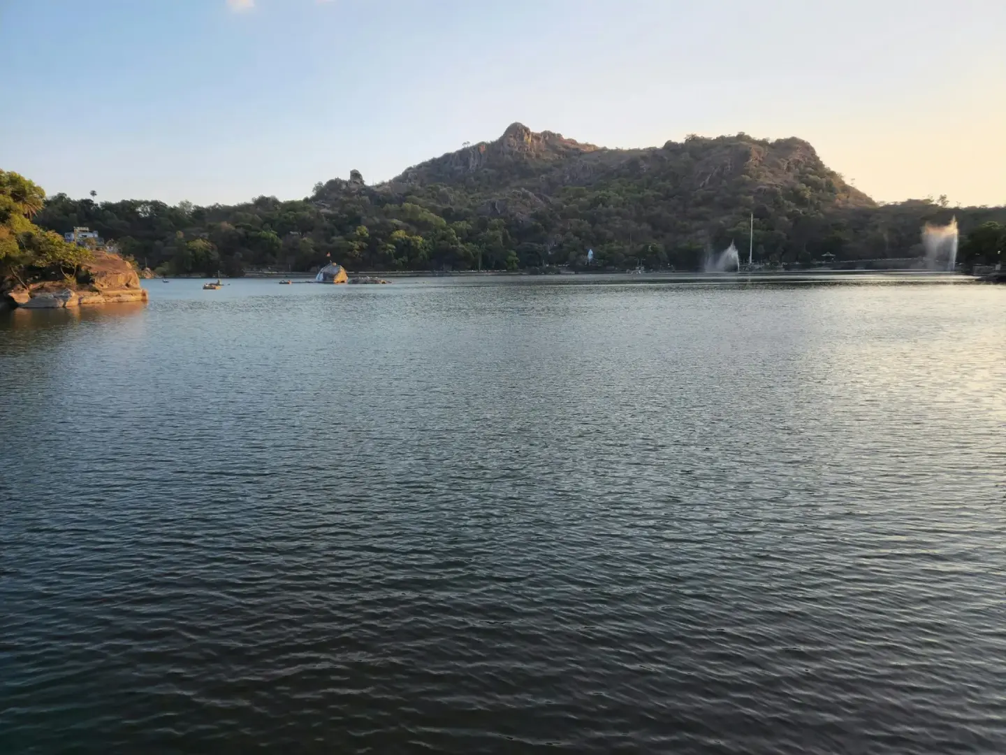 Nakki Lake in Mount Abu surrounded by the Aravalli hills, a popular stop after arriving on the Udaipur to Mount Abu road trip.